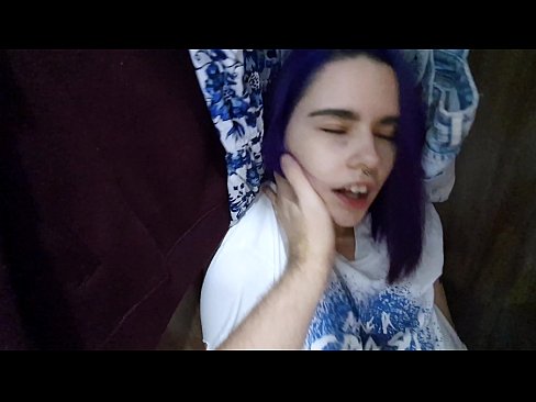 ❤️ Pom kuv tus ntxhais hauv lub txee dai khaub ncaws thiab pab nws cum ❤️  Fucking video  ntawm peb  ❤