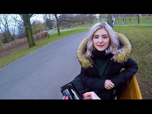 ❤️ Swallows ib tug neeg txawv lub kub cum rau nyiaj - blowjob nyob rau hauv lub tiaj ua si los ntawm Eva Elfie ❤️  Fucking video  ntawm peb  ❤