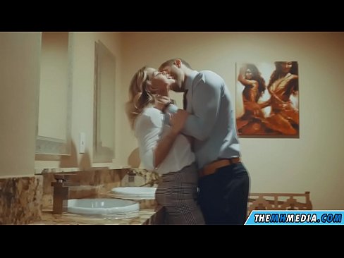 ❤️ Thaum ib tug busty blonde ntxias koj nyob rau hauv ib tug pej xeem chav dej ❤️  Fucking video  ntawm peb  ❤